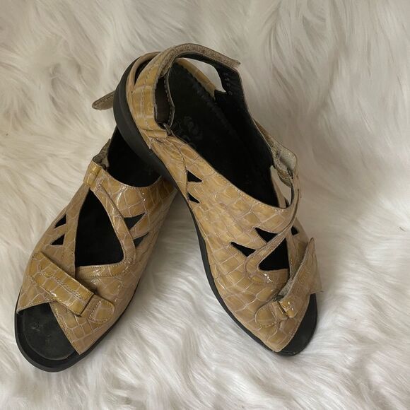 Durea tan croc embossed adjustable Velcro straps & hooks sandals SZ US8.… - Picture 6 of 11